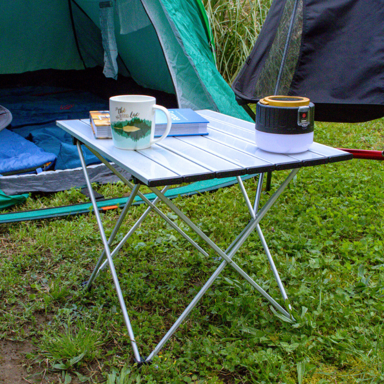 Compact Nomadic Tables 